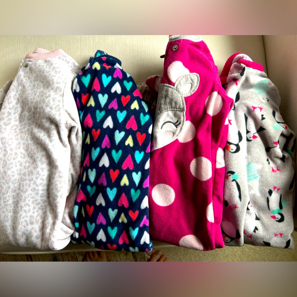 *SOLD* 
Set of 4 Carters 12M Fleece Pajamas